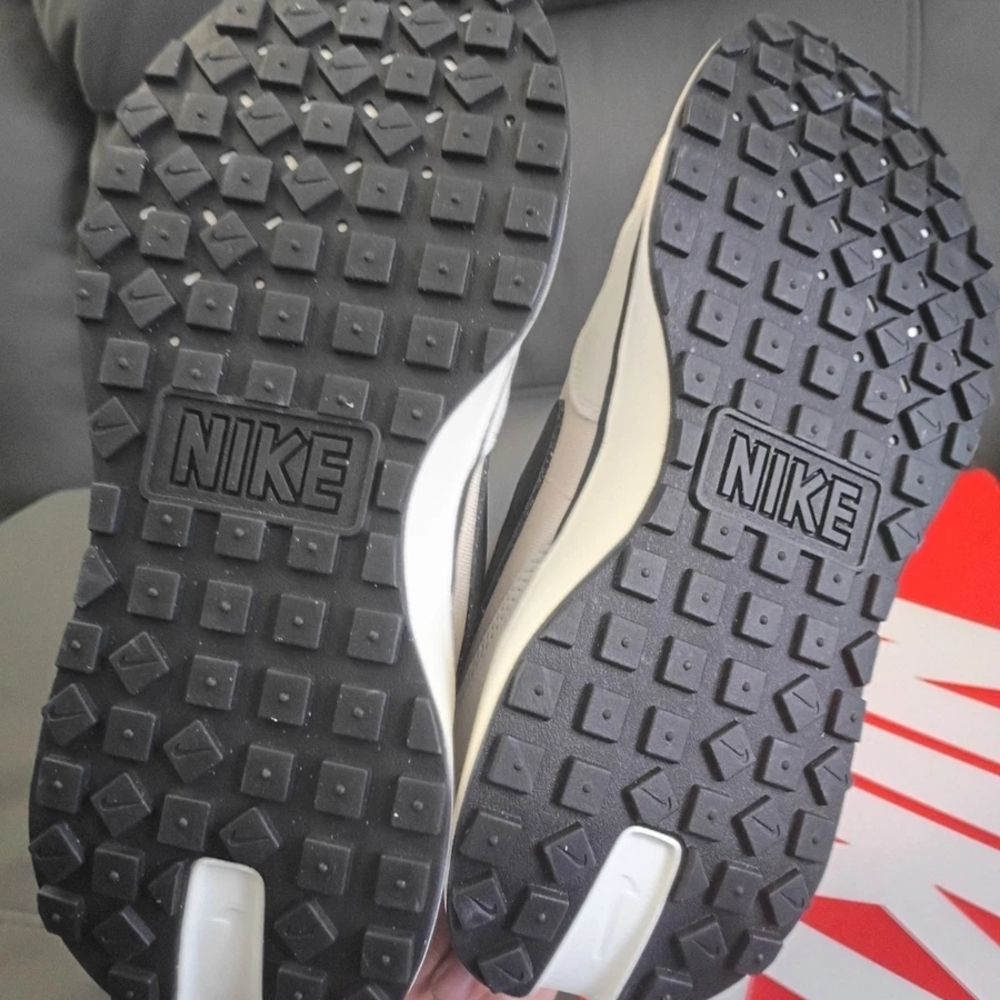 Nike Womens Sneakers - Picture 6 of 8